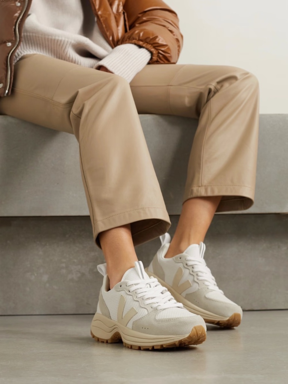 Veja Venturi Alveomesh White Pierre Natural Chunky Low Top Suede Sneaker US 7